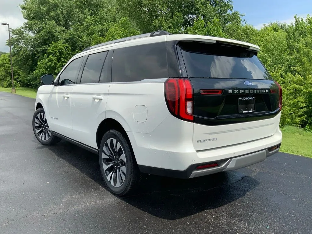 Ford Expedition photo 8