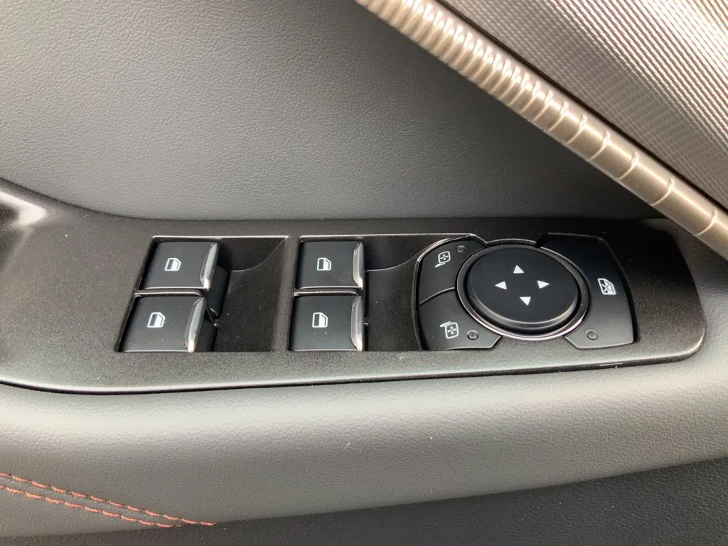 Ford Explorer photo 17