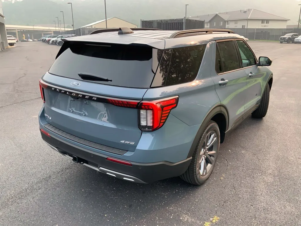 Ford Explorer photo 13