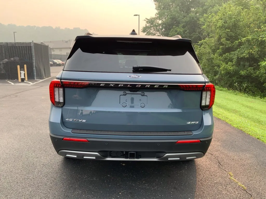 Ford Explorer photo 11