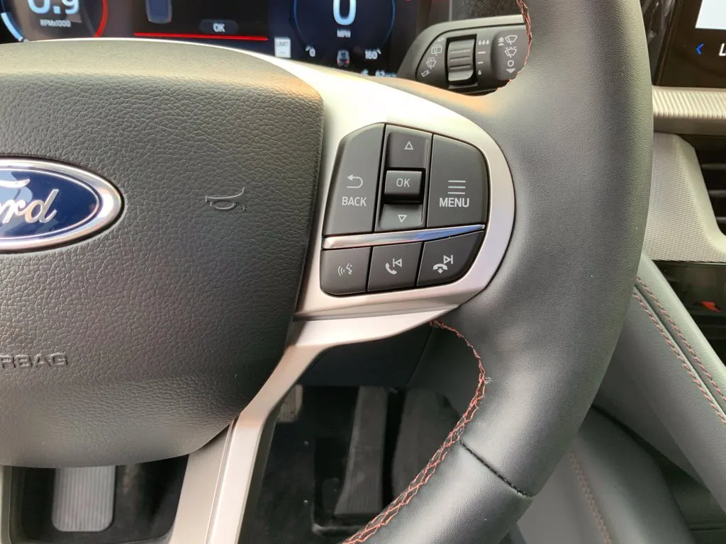 Ford Explorer photo 22