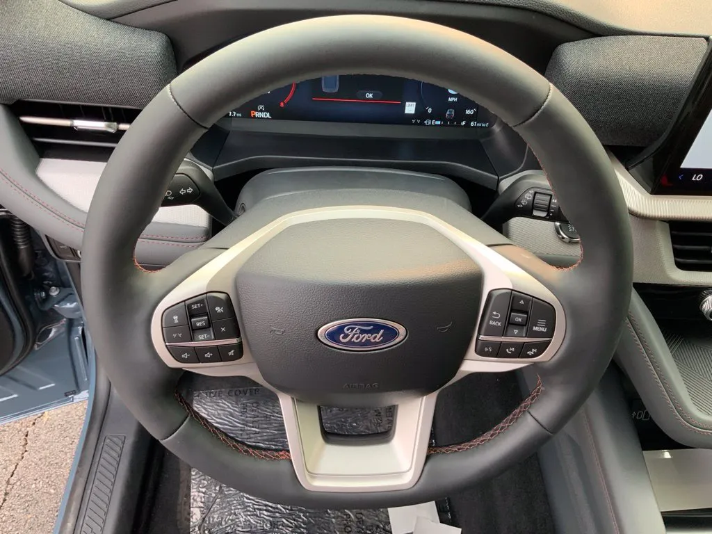 Ford Explorer photo 20
