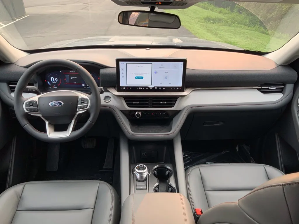 Ford Explorer photo 16