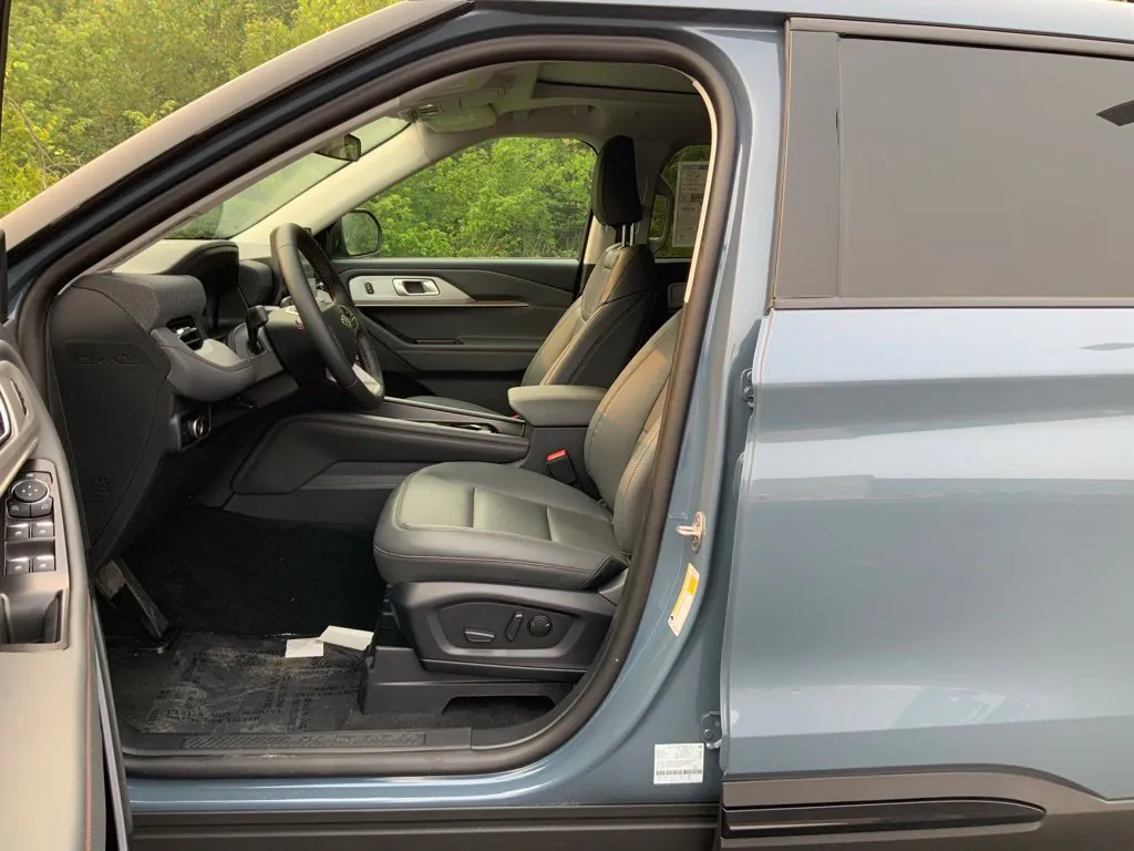 Ford Explorer photo 14