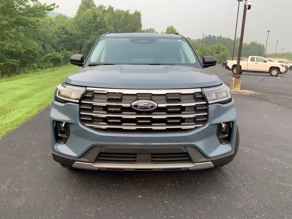 Ford Explorer photo 4