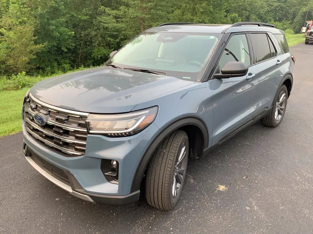Ford Explorer photo 7