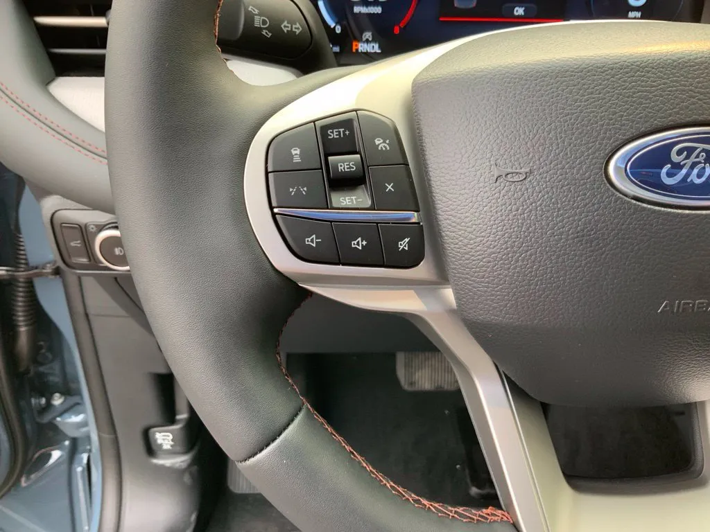 Ford Explorer photo 21