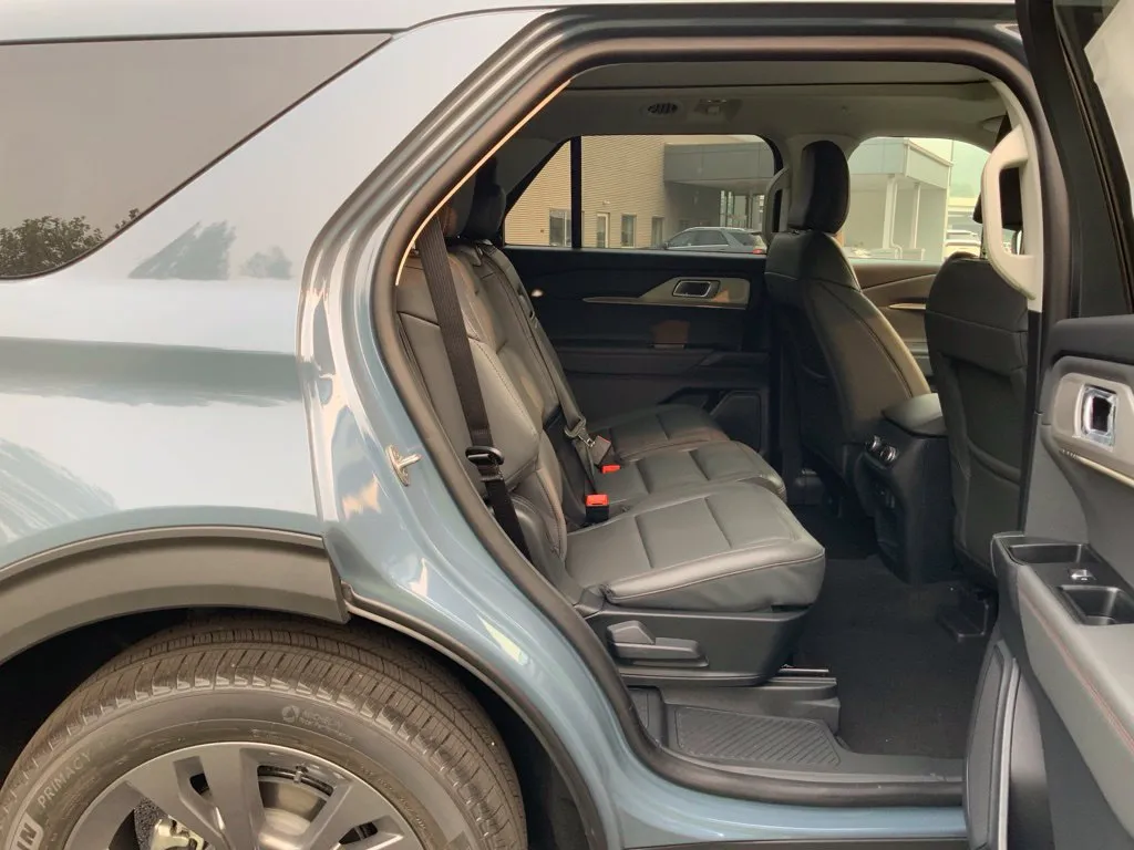 Ford Explorer photo 25
