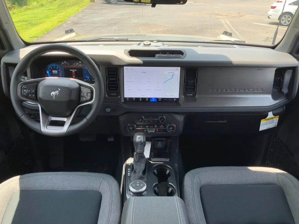 Ford Bronco photo 16