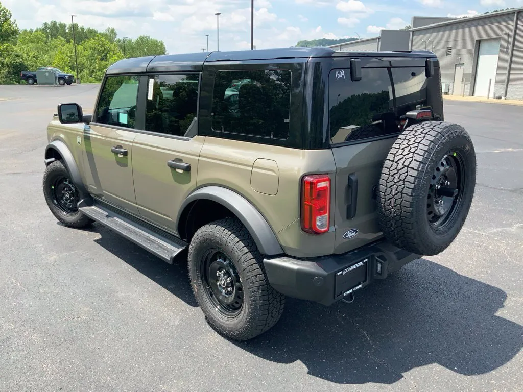 Ford Bronco photo 9