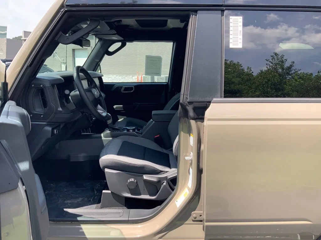Ford Bronco photo 14