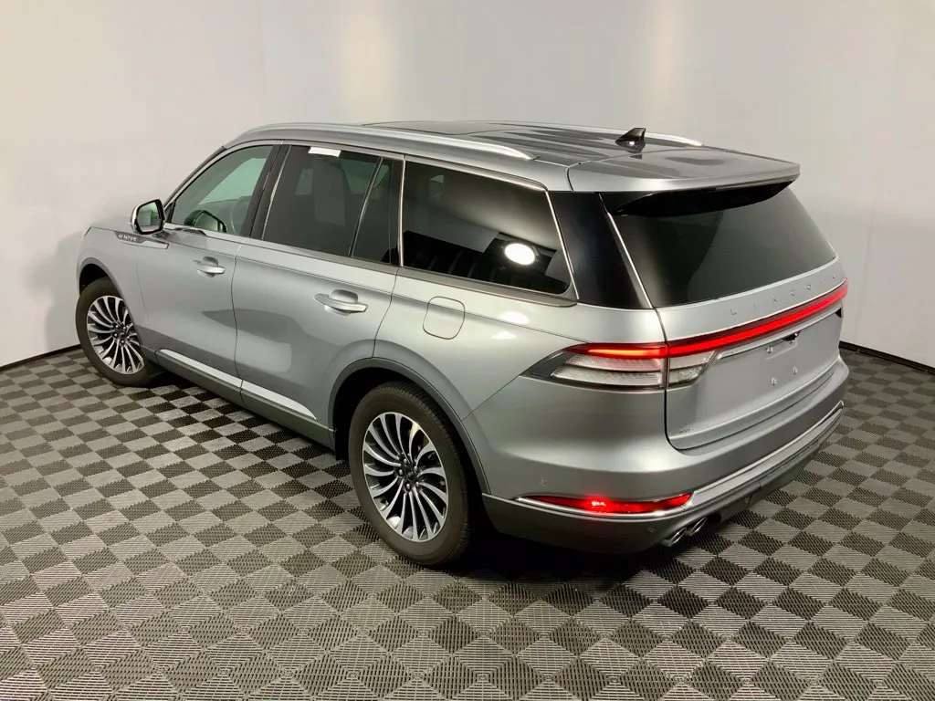 Lincoln Aviator photo 14