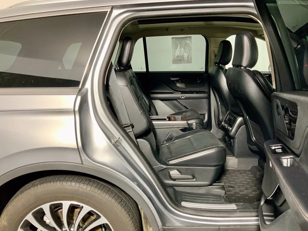 Lincoln Aviator photo 33