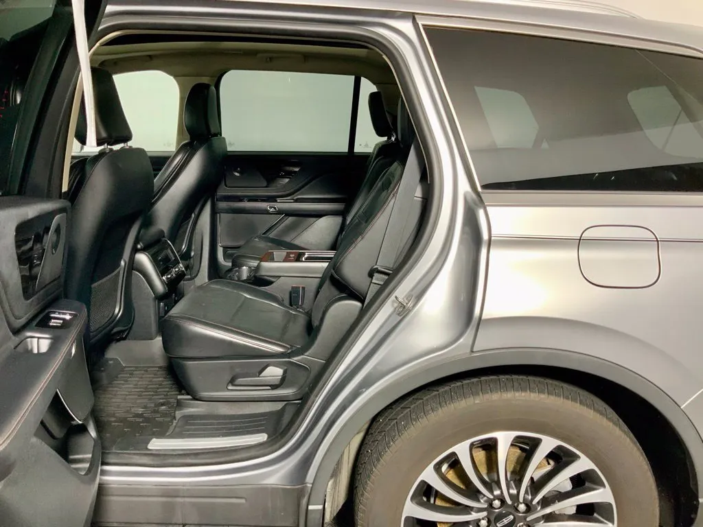 Lincoln Aviator photo 30