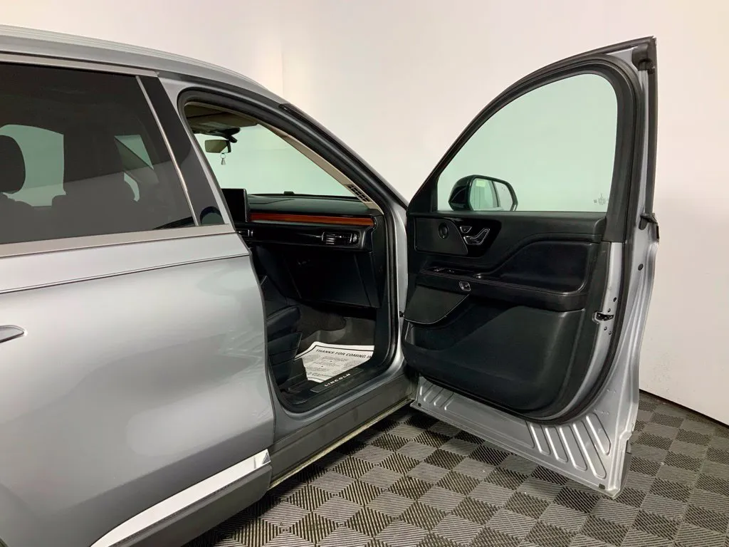 Lincoln Aviator photo 34