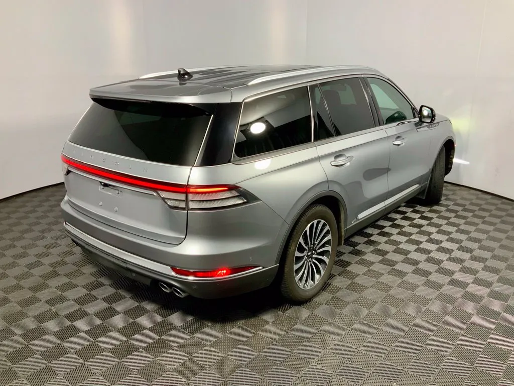 Lincoln Aviator photo 19