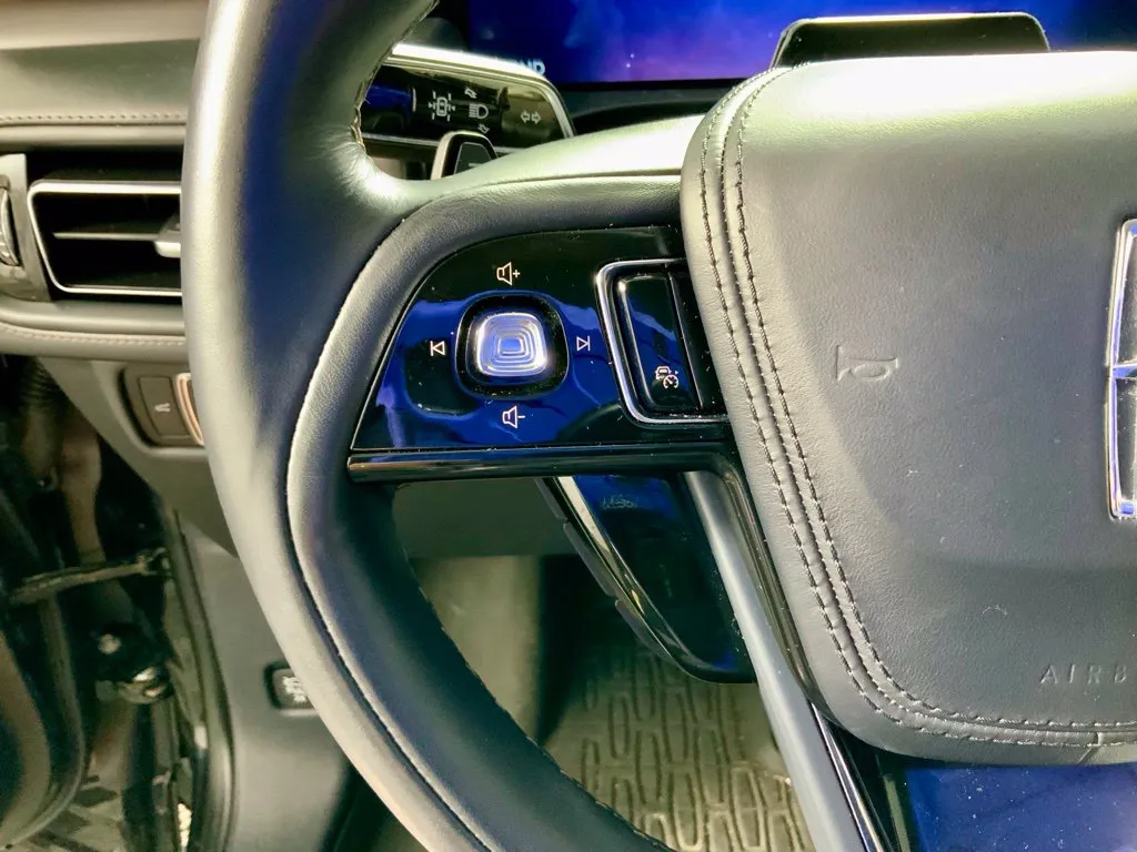 Lincoln Aviator photo 27