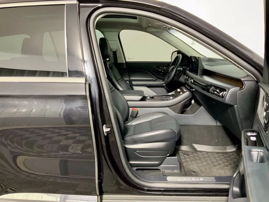 Lincoln Aviator photo 36
