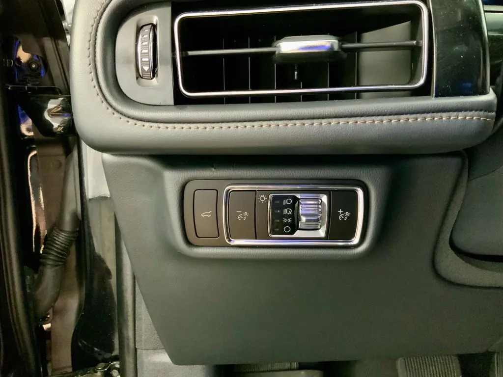 Lincoln Aviator photo 24