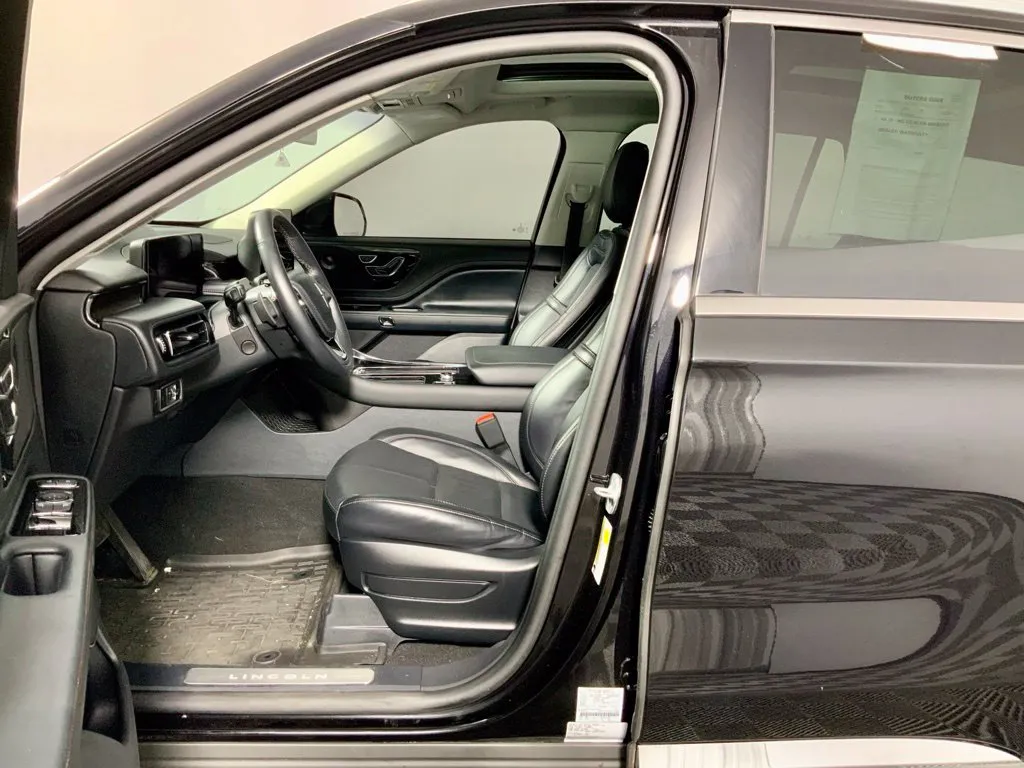 Lincoln Aviator photo 21