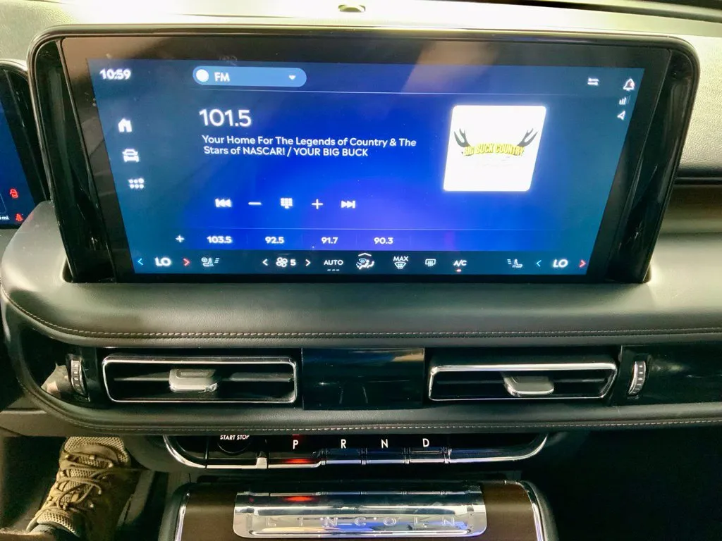 Lincoln Aviator photo 25