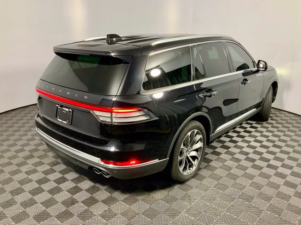 Lincoln Aviator photo 19