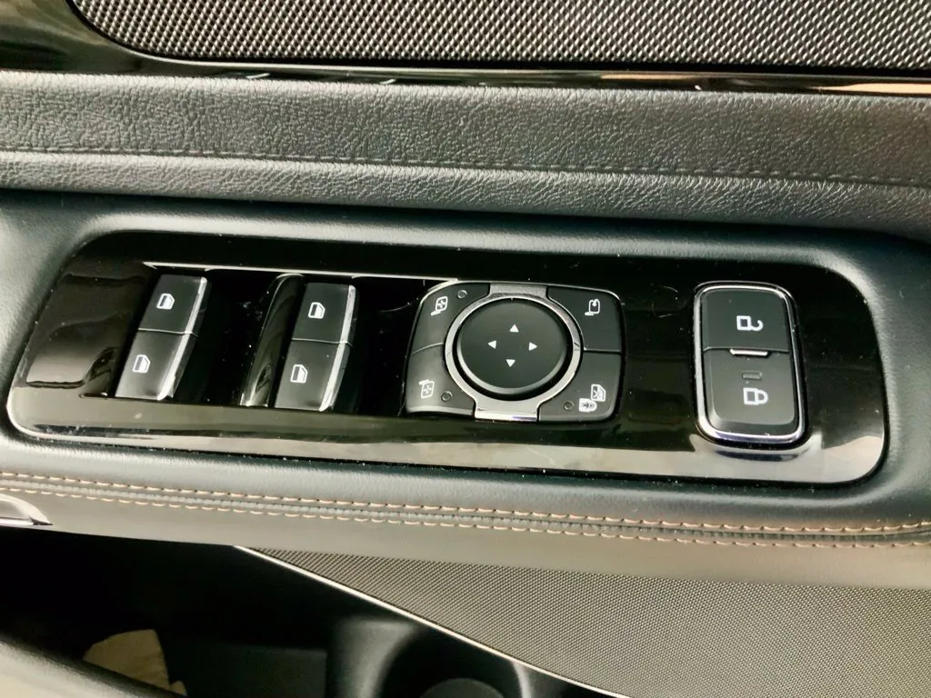 Lincoln Aviator photo 23