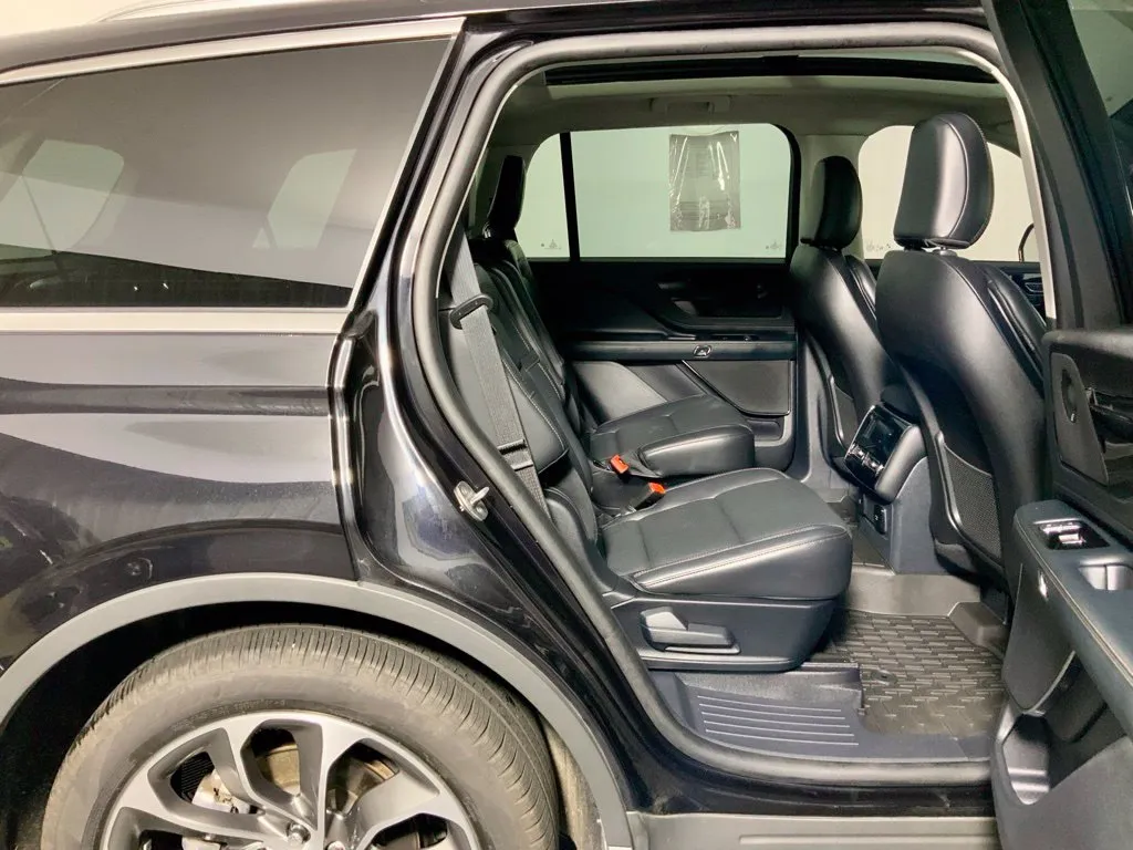 Lincoln Aviator photo 34