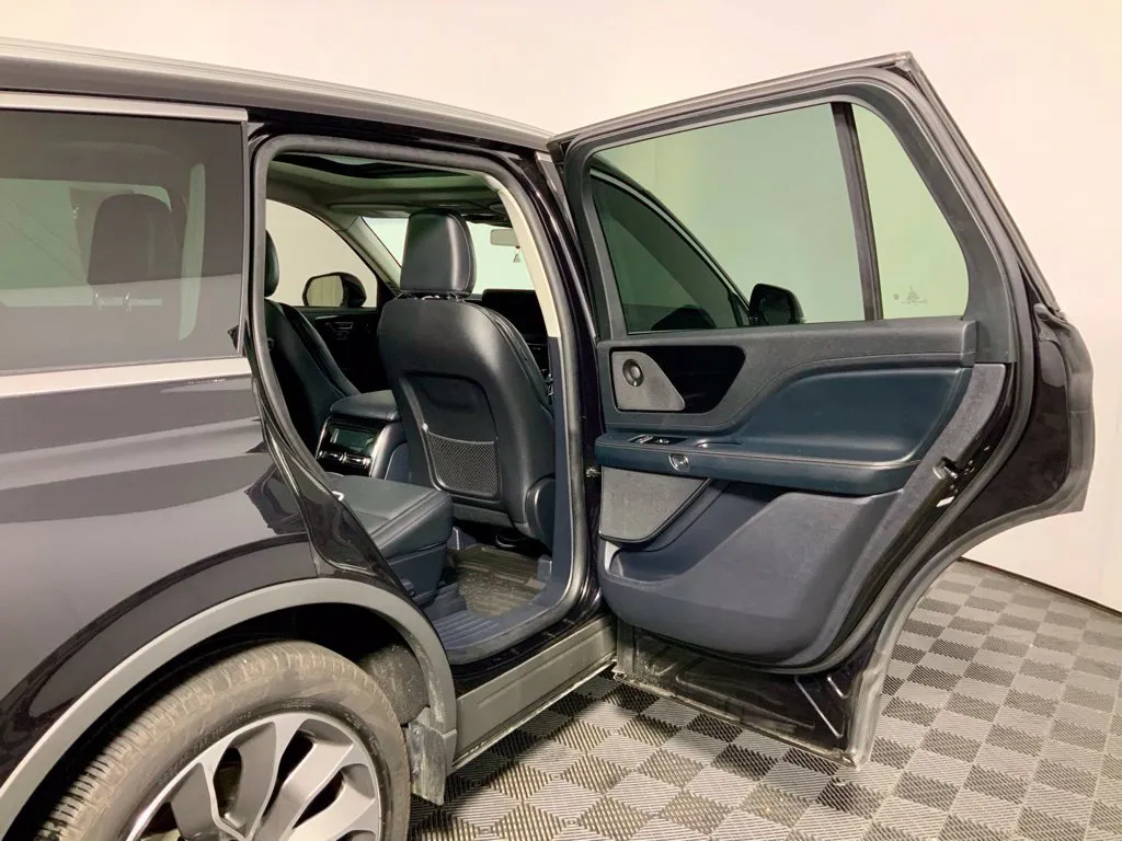 Lincoln Aviator photo 33