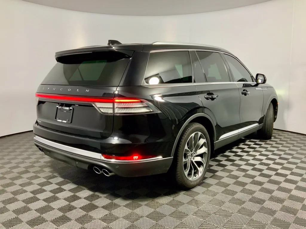 Lincoln Aviator photo 18