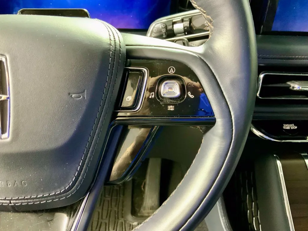 Lincoln Aviator photo 28