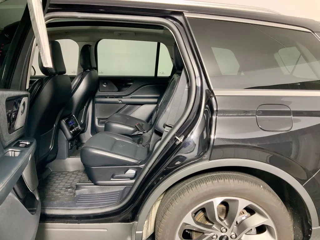 Lincoln Aviator photo 31