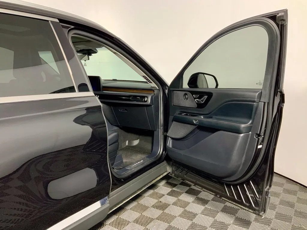 Lincoln Aviator photo 35