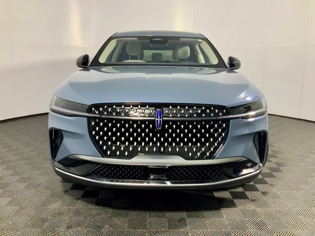Lincoln Nautilus photo 7