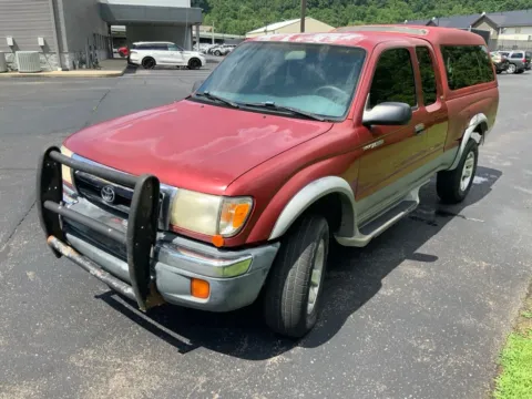 More photos of 2000 Toyota Tacoma PreRunner at Don Wood Ford Lincoln, OH
