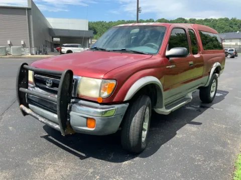More photos of 2000 Toyota Tacoma PreRunner at Don Wood Ford Lincoln, OH