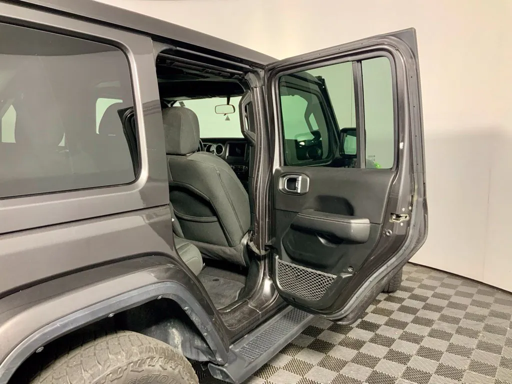 Jeep Wrangler photo 30