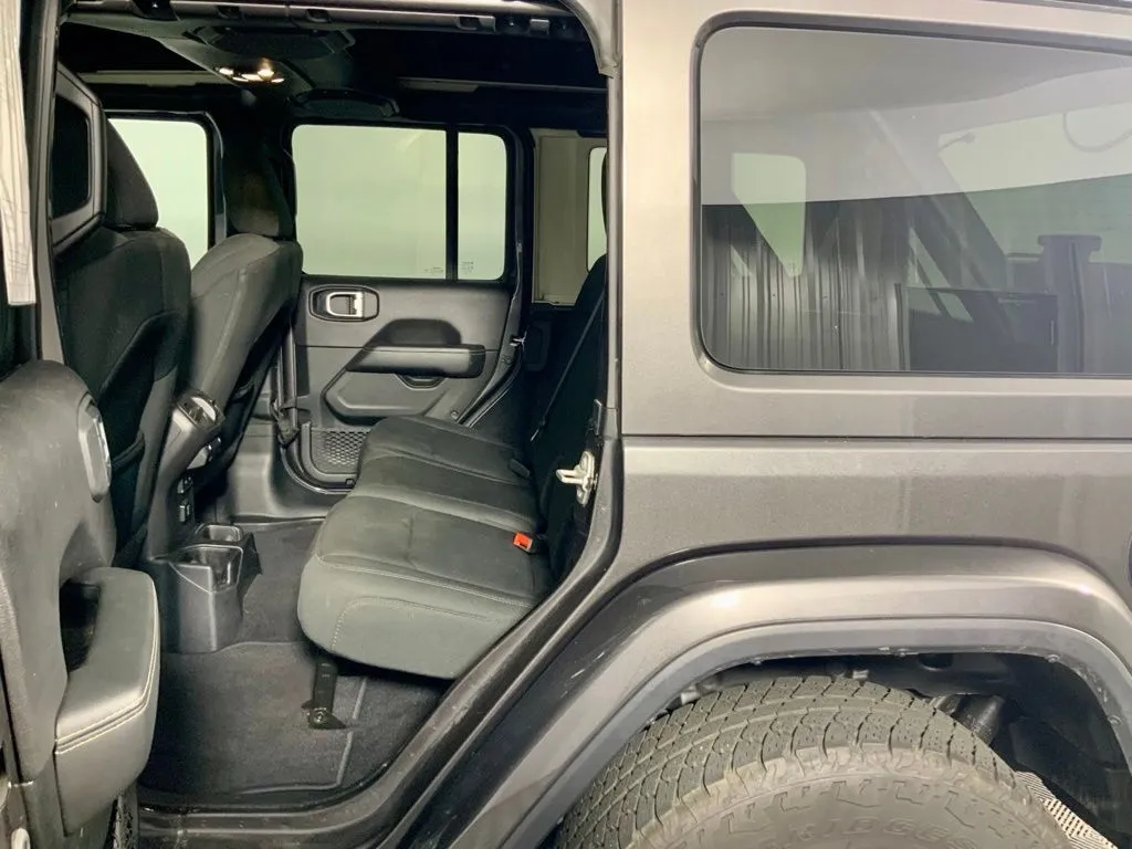 Jeep Wrangler photo 28