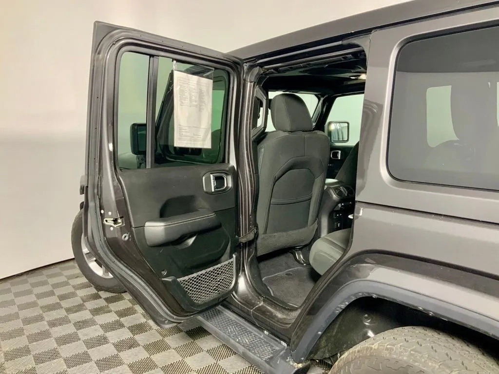 Jeep Wrangler photo 27