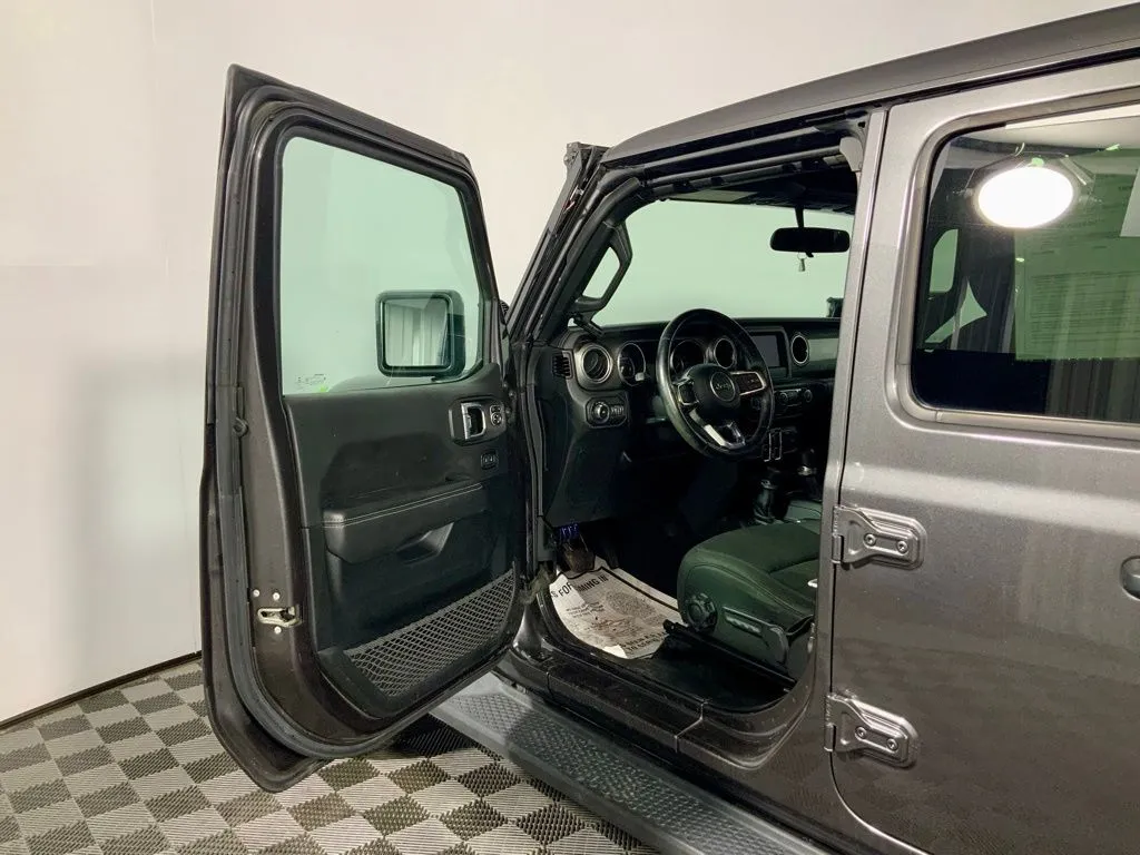 Jeep Wrangler photo 18