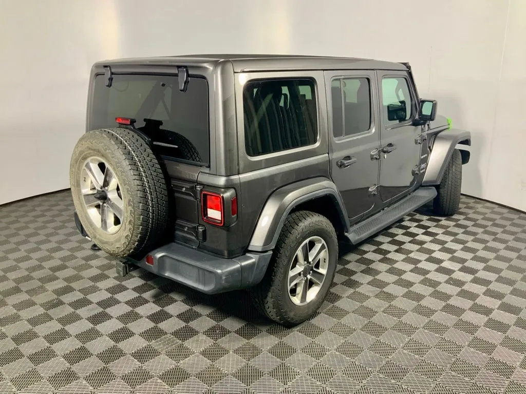 Jeep Wrangler photo 12