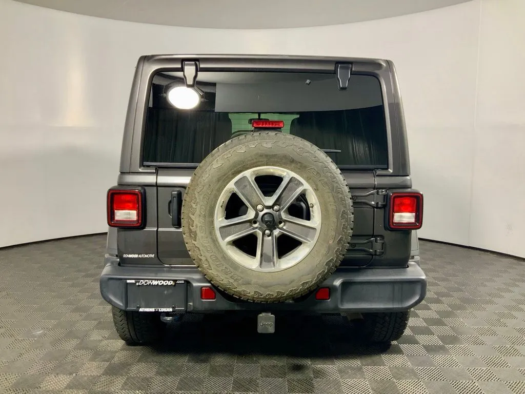 Jeep Wrangler photo 14