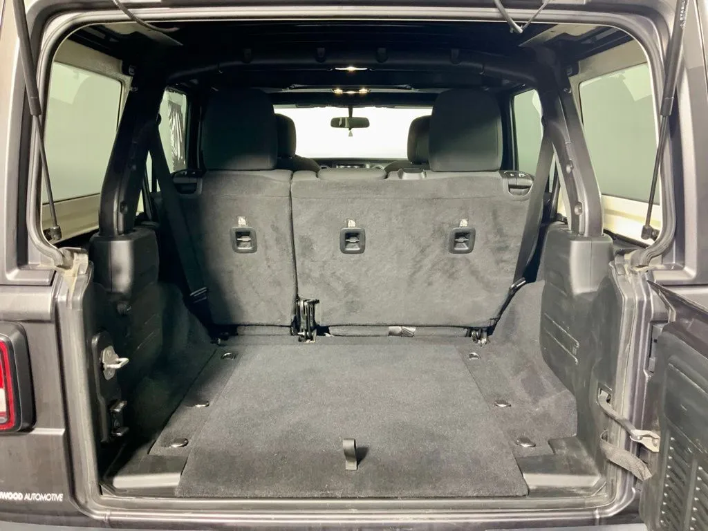 Jeep Wrangler photo 29