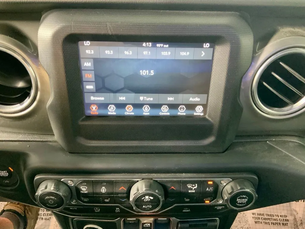 Jeep Wrangler photo 21