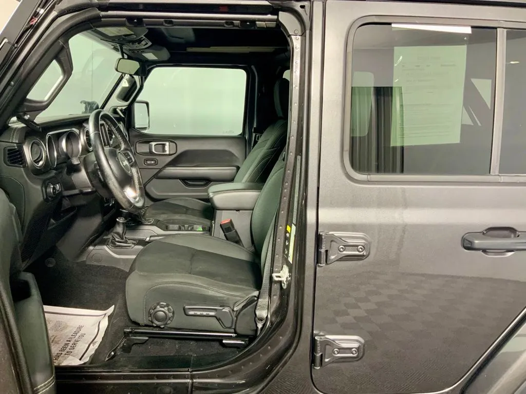 Jeep Wrangler photo 19