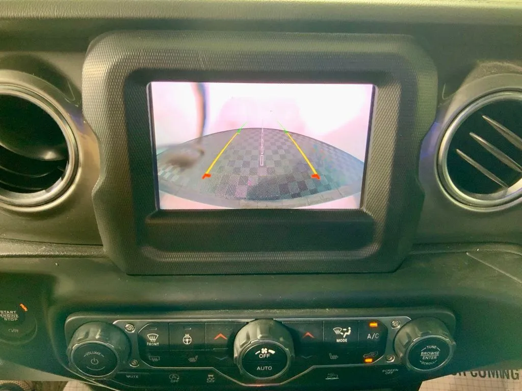 Jeep Wrangler photo 2