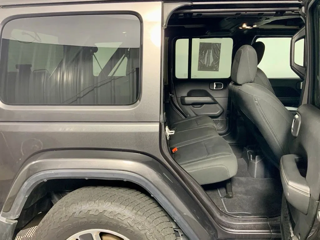 Jeep Wrangler photo 31