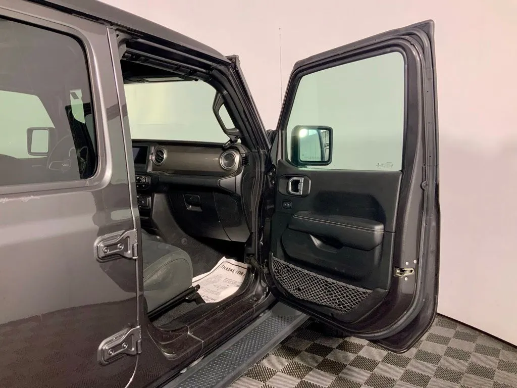 Jeep Wrangler photo 32