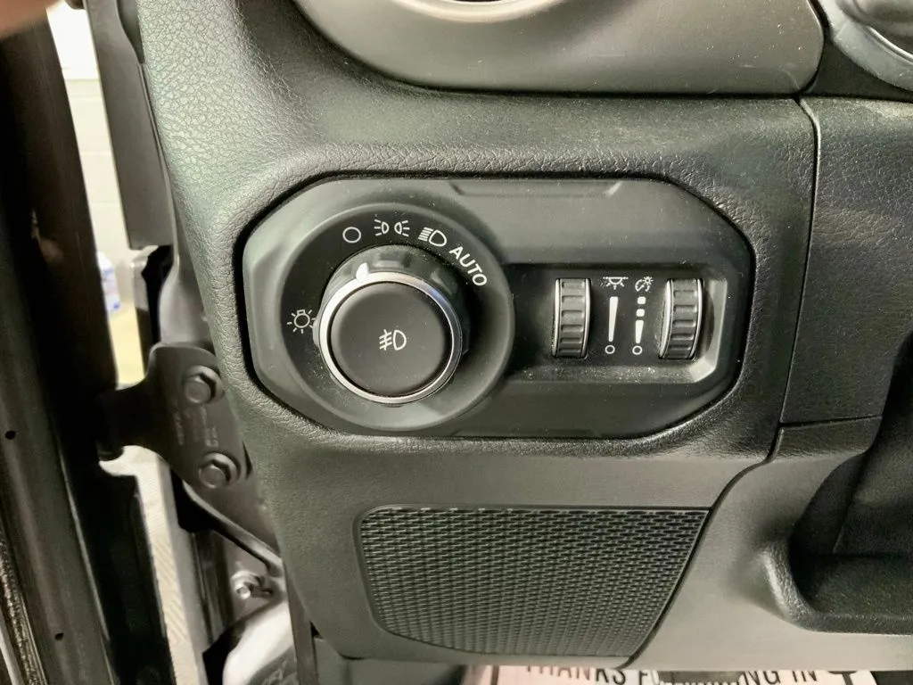 Jeep Wrangler photo 20