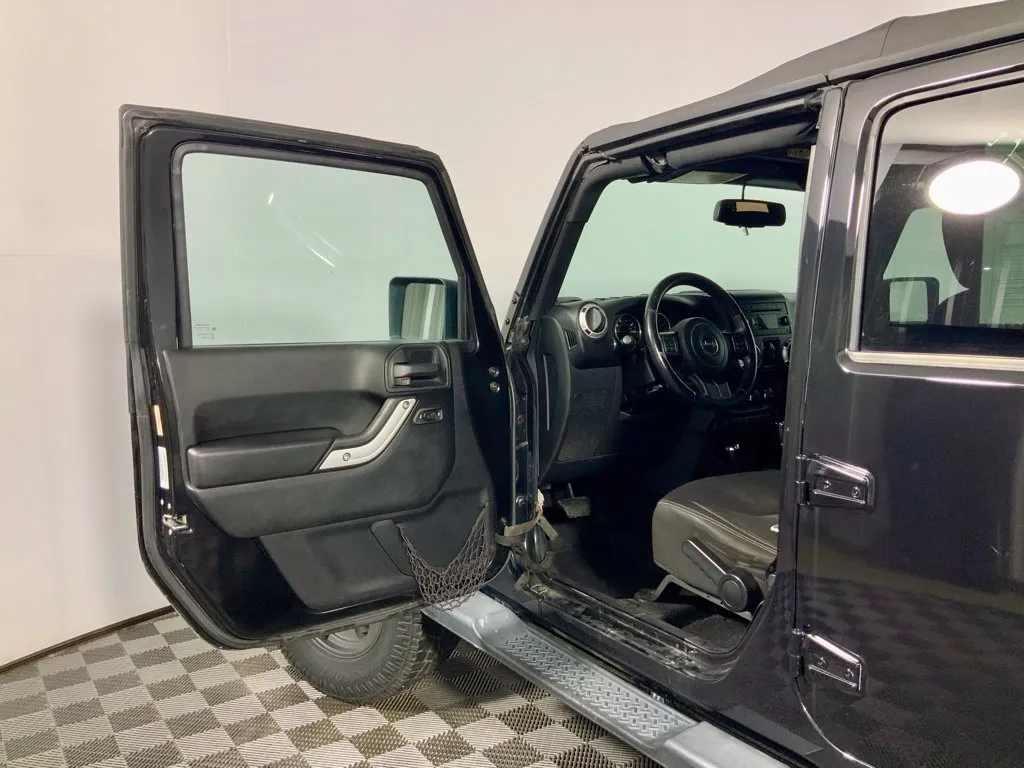 Jeep Wrangler photo 17